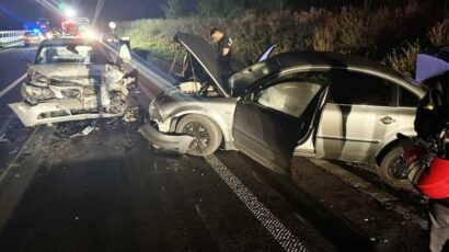 Accident cu trei mașini pe centura Făgărașului. Două persoane au ajuns la spital