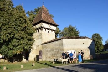 Cincșor se alătură Nopții Muzeelor la Sate cu tururi și expoziții la biserica fortificată