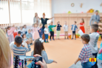 8 din 10 educatori se confruntă cu hărțuirea între copii, în grădinițe