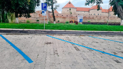 Parcarea cu plată, criticată de făgărășeni: „Ca la noi nu e nicăieri”