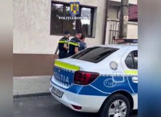 Băut bine, fără permis de conducere, a lovit un biciclist cu mașina și a fugit. Ce a pățit infractorul