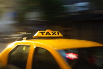 Taximetriștii din Făgăraș, convocați pentru prelungirea autorizațiilor