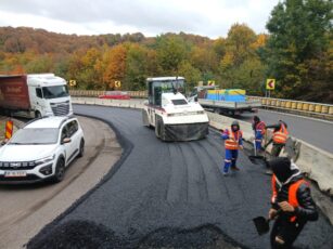 Asfaltări pe DN1, între Vlădeni și Perșani, până la sfârșitul săptămânii