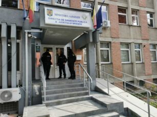 Șefa DSP Brașov, sub control judiciar după ce ar fi avertizat spitale despre controale și ar fi primit foloase necuvenite