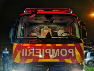 Doi bărbați găsiți inconștienți în curte, la Șercăița