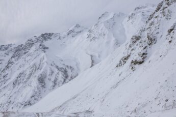 Risc de avalanșe în masivele Făgăraș și Bucegi