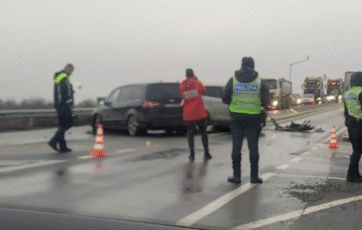 Două persoane rănite și două mașini distruse într-un accident lângă Făgăraș