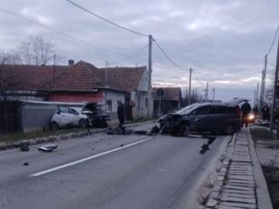 Accident cu patru autoturisme pe DN1, la Mândra