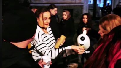 Două judecătoare au împărțit ceai protestatarilor din fața Tribunalului Brașov (video)