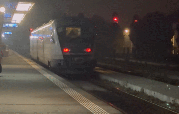 Un elev, singurul care a ajutat un călător leșinat în trenul Sibiu-Brașov: „E ușor să fim oameni pe internet, dar e mai greu în realitate”