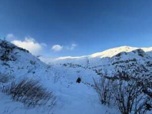 Risc mare de avalanșă în Munții Făgăraș și Munții Bucegi