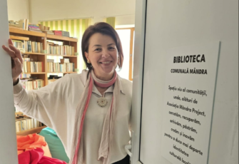 Dana Mijea din comuna Mândra, desemnată „Bibliotecarul Anului 2025”