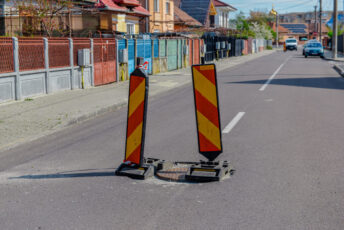 Constructor pus să remedieze lucrările. Autobuzele nu mai opresc la spital o perioadă