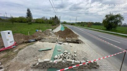 Groapă săpată ilegal pe o stradă recent modernizată. Au fost sesizați procurorii