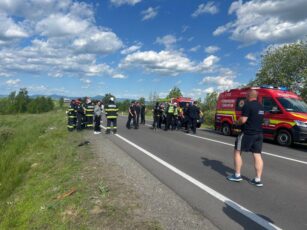 Un copil de 2 ani a murit în accidentul dintre Șercaia și Mândra. 6 victime, transportate la spital