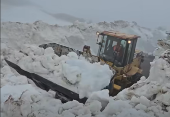 Video: Zăpadă de 5 m pe Transfăgărășan. Când se deschide șoseaua