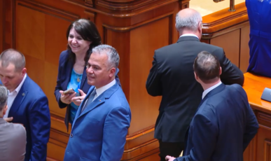 Eșec pentru Veștea. Guvernul a picat la votul din Parlament