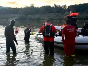 Căutările au fost reluate la barajul Viștea, unde un bărbat a dispărut în timp ce încerca să-și salveze copilul de la înec