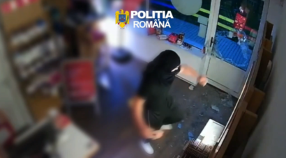 Le-a făcut munca ușoară polițiștilor: a furat telefoane din Făgăraș și și-a uitat buletinul în magazinul pe care l-a spart