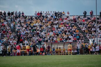 Stadionul Municipal din Făgăraș, umplut până la refuz la meciul caritabil dedicat memoriei lui Alexandru Ganea
