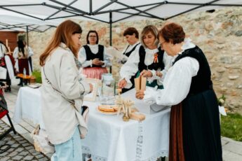 „Zi de Târg la Făgăraș” revine. Tradiții, gastronomie și meșteșuguri la Cetate