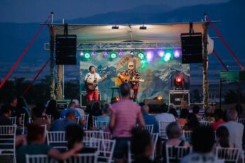 „Folk pe Deal” revine la Făgăraș cu concerte și camping în aer liber