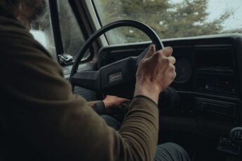 Șoferii care parchează pe trotuar, în vizorul polițiștilor locali