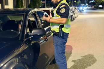 100 de mașini controlate în Făgăraș. Permise și certificate de înmatriculare, reținute de polițiști