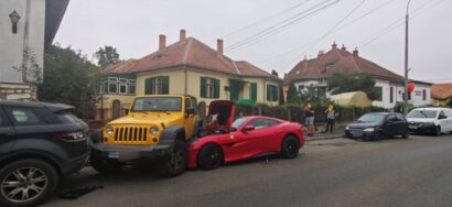 Șoferul care a distrus un Ferrari la Sibiu avea 2,18 g/l alcool pur în sânge. A ajuns în arest
