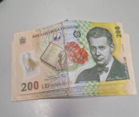 Peste 2.000 de lei uitați de un făgărășean într-o benzinărie, recuperați de polițiștii locali
