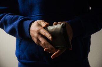 Femeie de 76 de ani, victima unui furt în apropierea unei biserici din Făgăraș